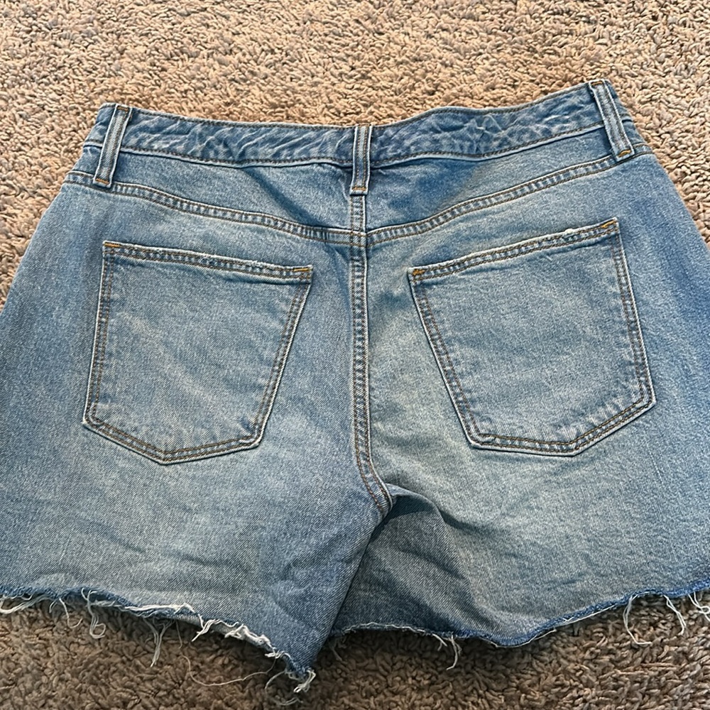 High Rise 4” Shorts - Picture 2 of 2